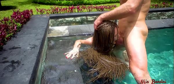 BEAUTIFUL BABE FUCKED ASS TO MOUTH NEAR THE OUTDOOR POOL
